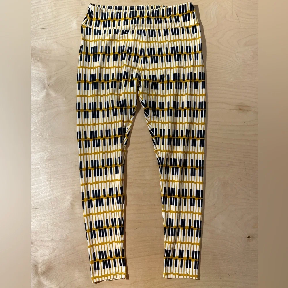 LuLaRoe  Leggings with Black and Gold Pattern Tall & Curvy (PQ)